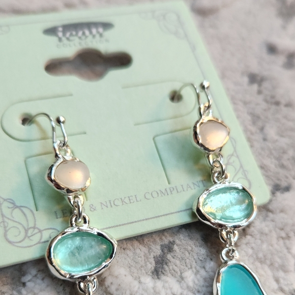 Sold!! New in the Boutique! Tricolor earrings-White, Teal and Blue - Picture 3 of 7